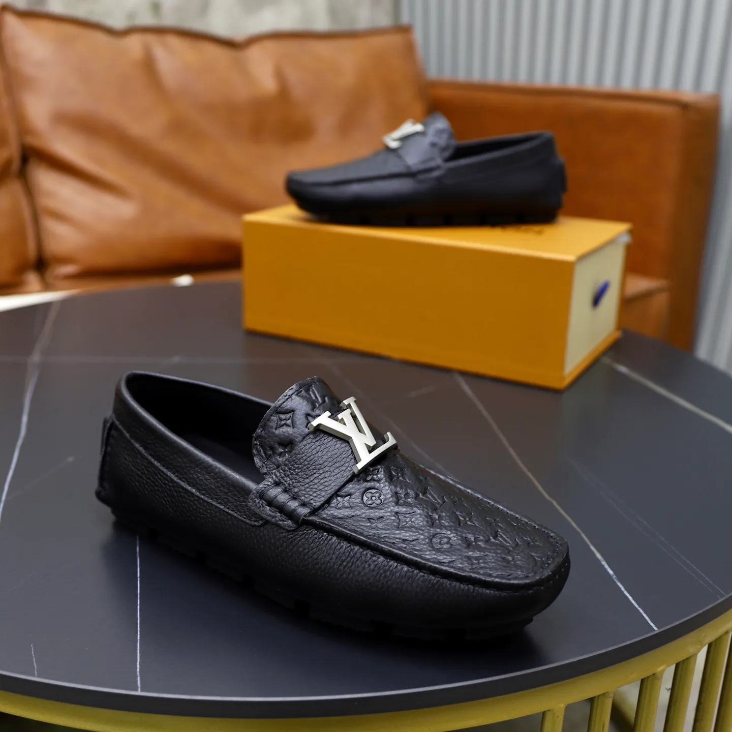 Ex-factory price: 480💰【LV】Louis Vuitton ⚠️High-end men’s driving and pedal series ⚠️38-44 (customized for 45) ⚠️All original cowhide leather! Thick and soft! Made entirely of calfskin lining! Rubber sheet anti-slip beanie sole! Three-dimensional package technology! Fashionable and classic! Handicrafts! Original high quality! Feel free to compare!